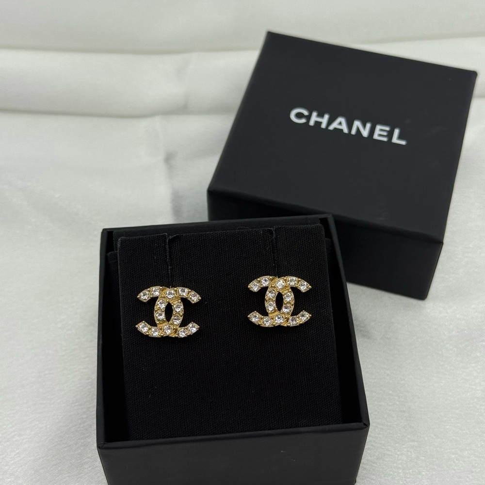 Chanel Classic Gold Crystal CC Stud Earrings - Picture 13 of 13